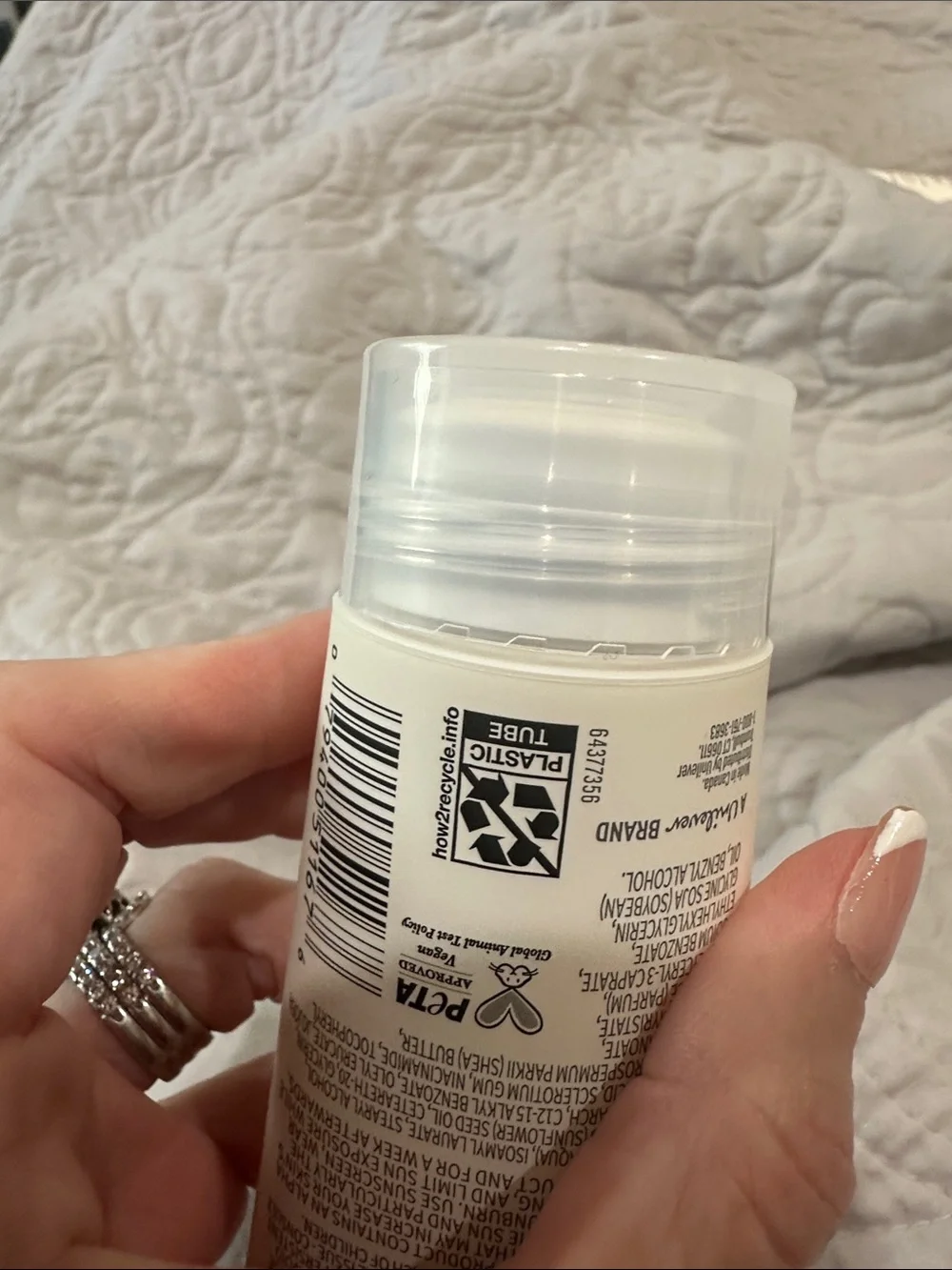 Dove Whole Body Deo Invisible Cream - Coconut & Vanilla (Purple/White)